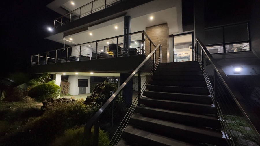 5 Bedroom Property for Sale in Wonderwater Free State